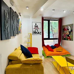  Apartment Pop Artiste Configure En Galerie Dart A 200 M Du Centre Avec Parking Prive Et Securise Gratuit Dans Copropriete